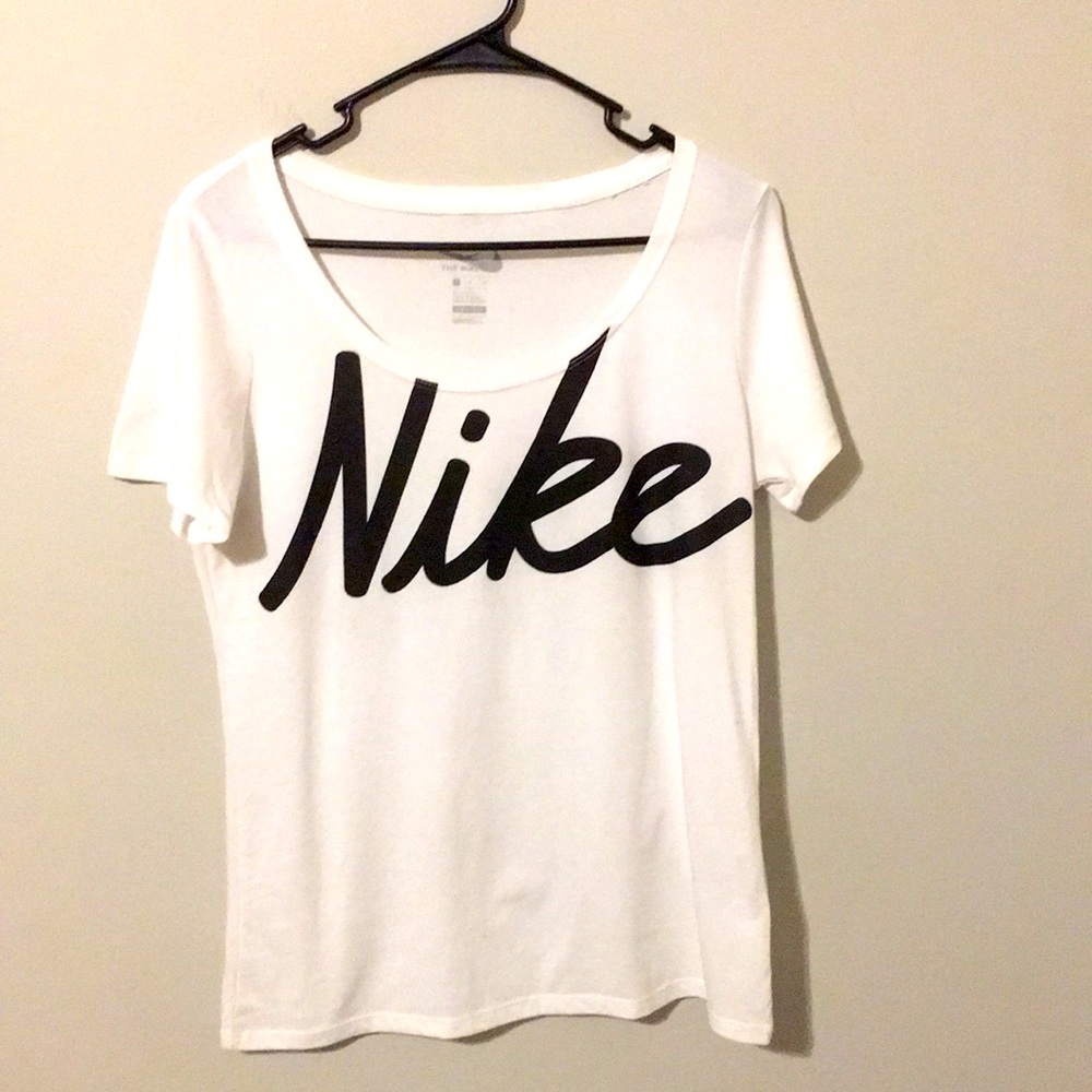 White Nike shirt with black print size S